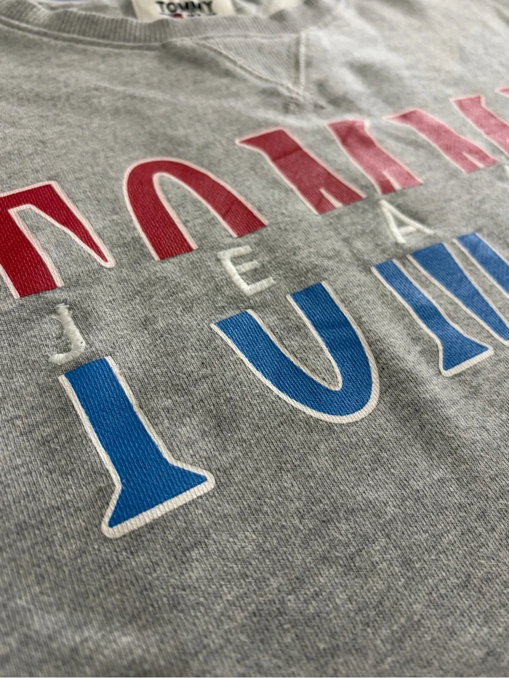 Tommy Hilfiger Light Grey Crewneck Sweatshirt Red & Blue Logo Size Large